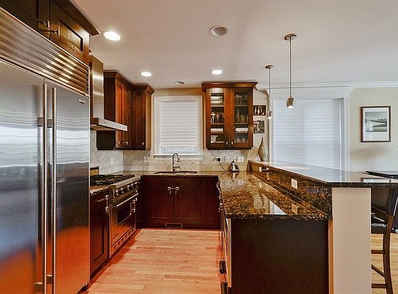 4th image of 3733 N Wilton Ave #3