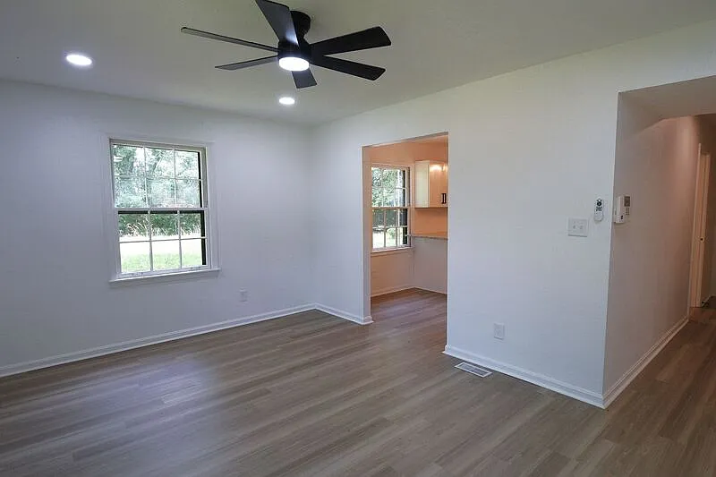5 bed, 3.0 bath, 1661 sqft, $1,890 — Photo 3