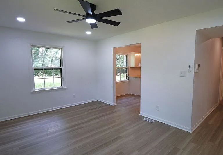 2819 Broadview Dr NW — Photo 3