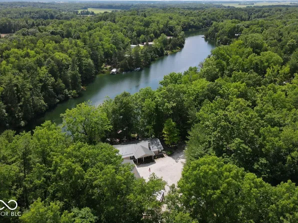 1643 N Oak N Pine Ln, Centerpoint, IN 47840