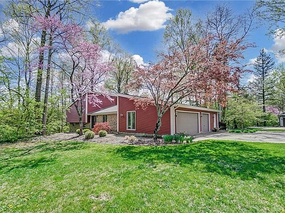 3rd image of 300 Deerpark Cir