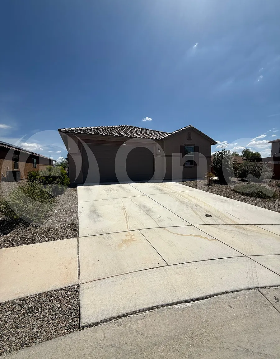 3 bed, 2.0 bath, 2013 sqft, $2,099 — Photo 2