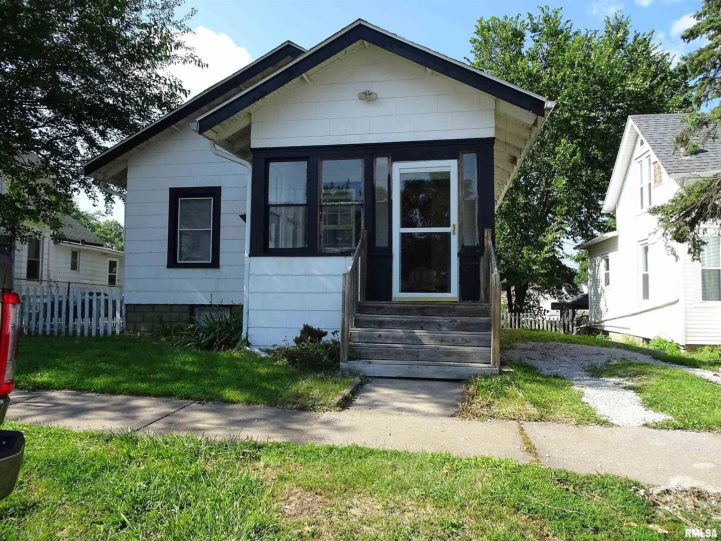 1554 W Pleasant St photo 1