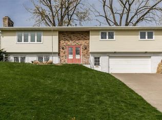 3859 Lost Valley Rd SE, Cedar Rapids, IA 52403