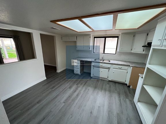 3rd image of 13844 Oakmont Dr