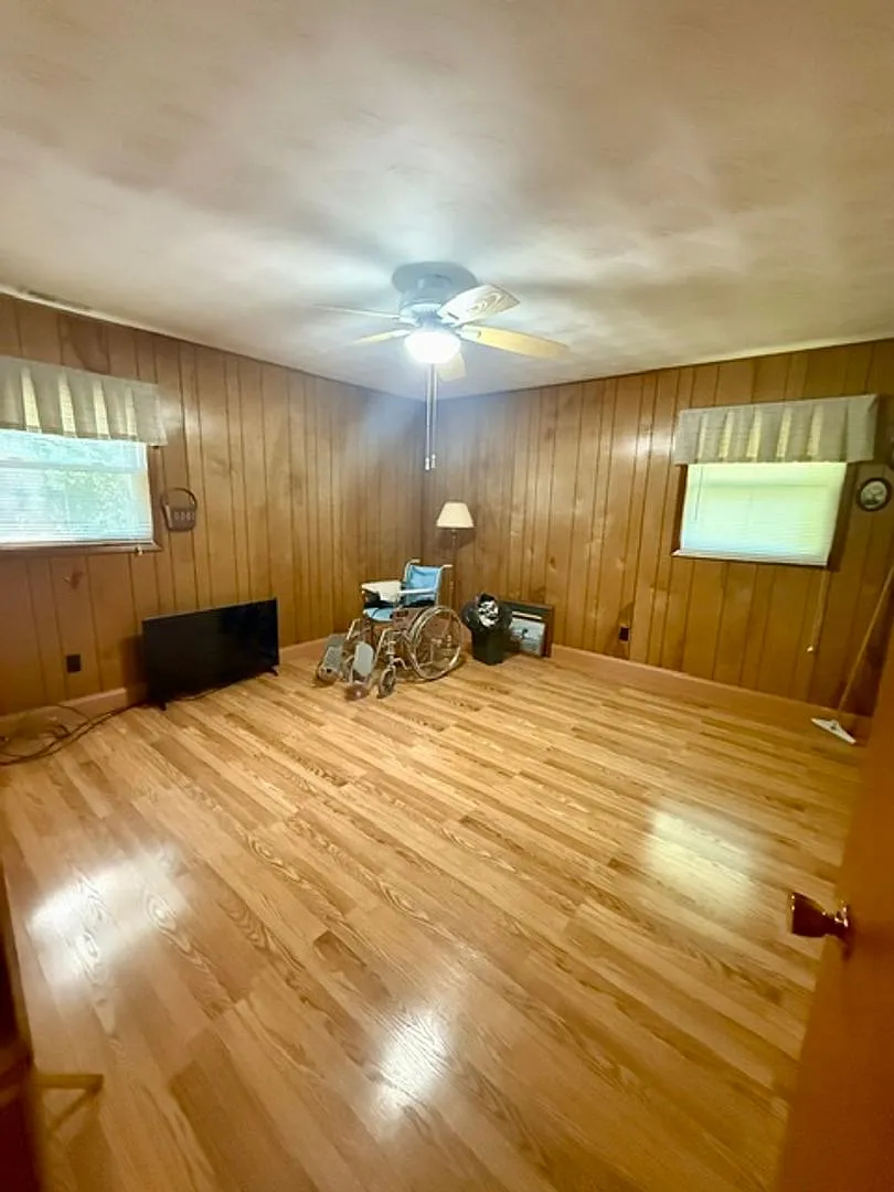 3 Bedroom 1 Full Bath 2 Half bath Brick house for Rent — Photo 4