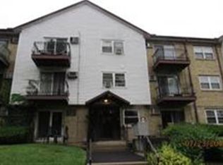 81 High St APT 5, Amesbury, MA 01913