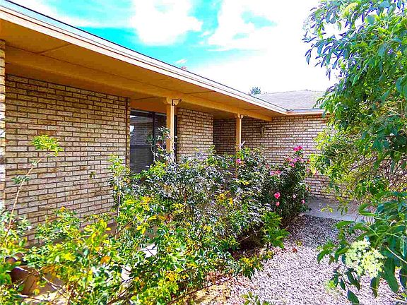 2nd image of 752 Montwood Ct