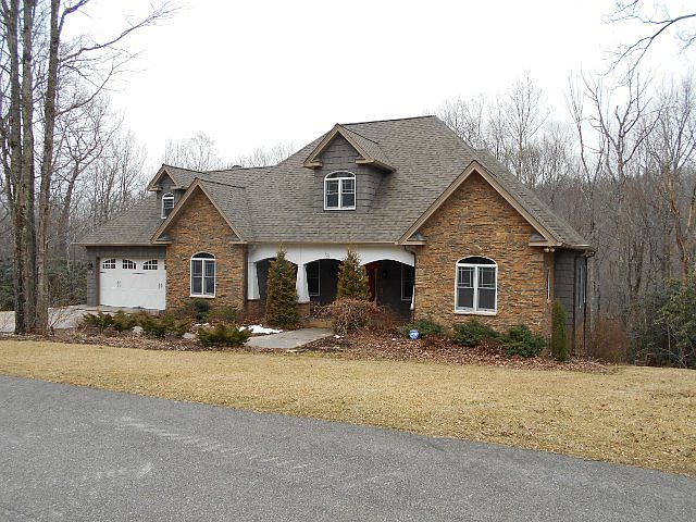 1st image of 322 Fairway Oaks Dr