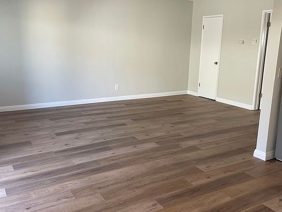 4th image of 13801-13817 Van Ness Ave #13813-02