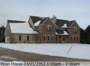 N3287 Feather Ridge Dr, Appleton, WI 54913