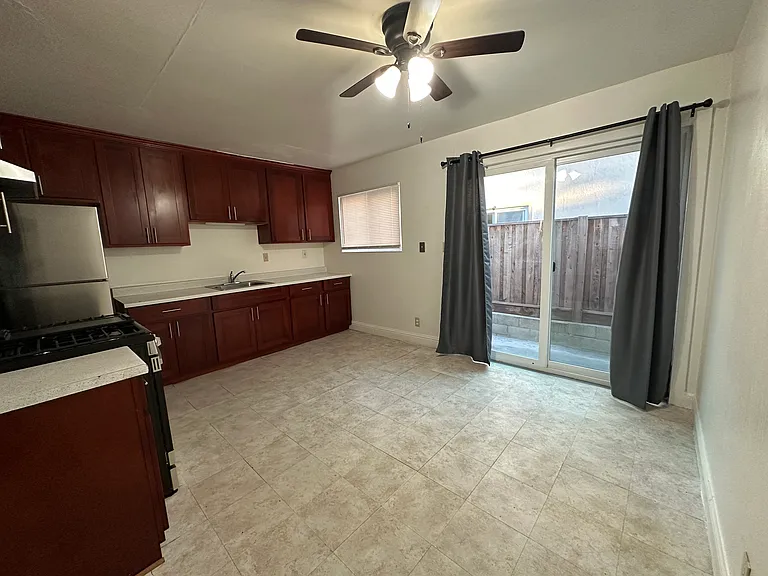 25888 Gading Rd — Photo 11