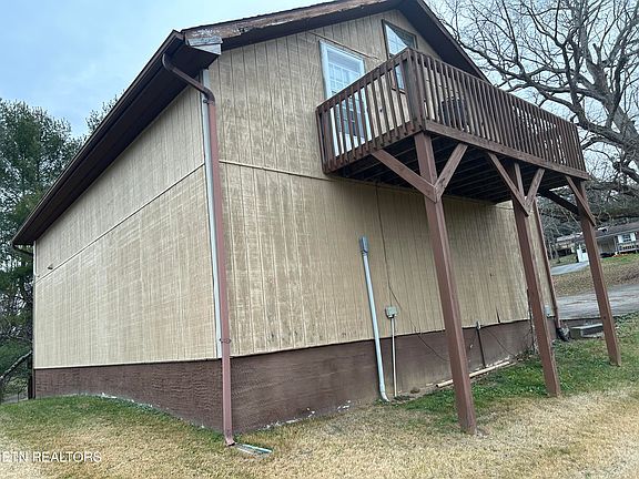 2nd image of 160 Lincoln Dr