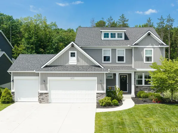 12717 Riverton Rd, Grand Haven, MI 49417