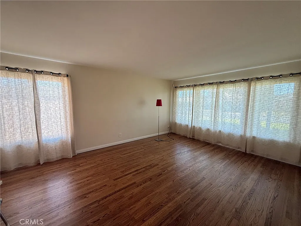 3 bed, 1279 sqft, $3,800 — Photo 3