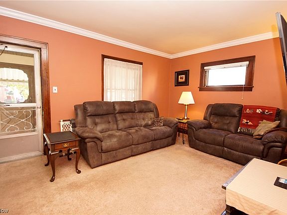 5th image of 16400 Melgrave Ave
