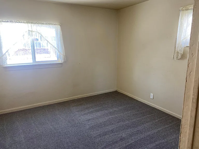 2076 Alberta St — Photo 15