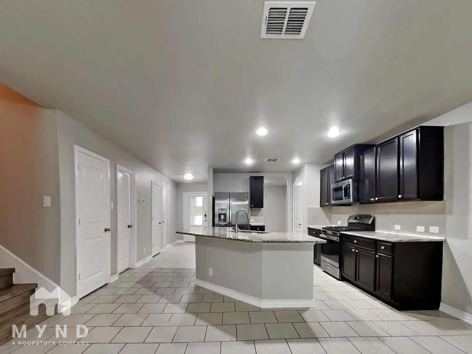 5 bed, 3.5 bath, 2687 sqft, $1,949 — Photo 4