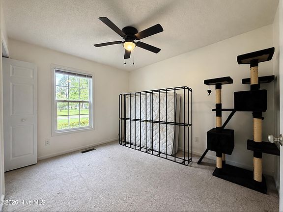 5th image of 225 Woodgreen Lane