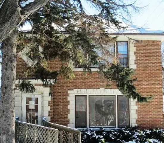 3302 N 47th St photo 1