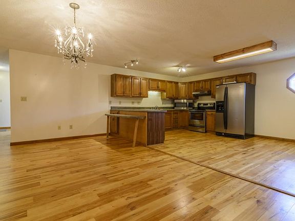 4th image of 216 Suncrest Dr