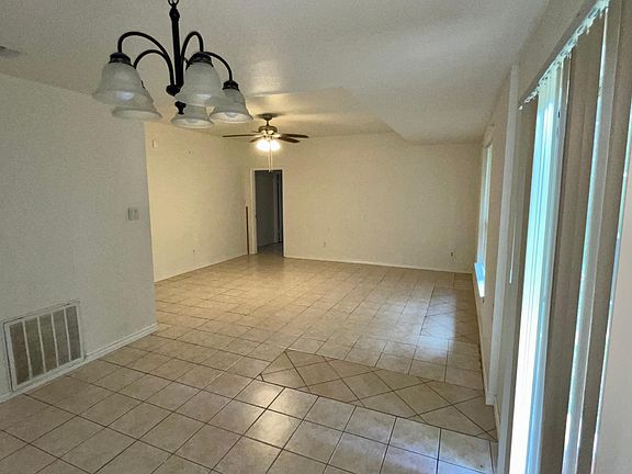 Living room / Formal dining room