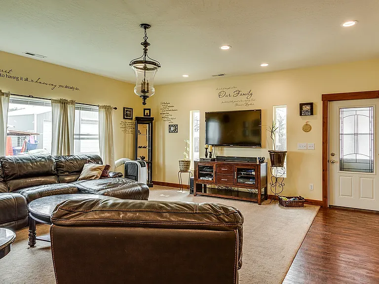1815 S Blake Rd — Photo 14
