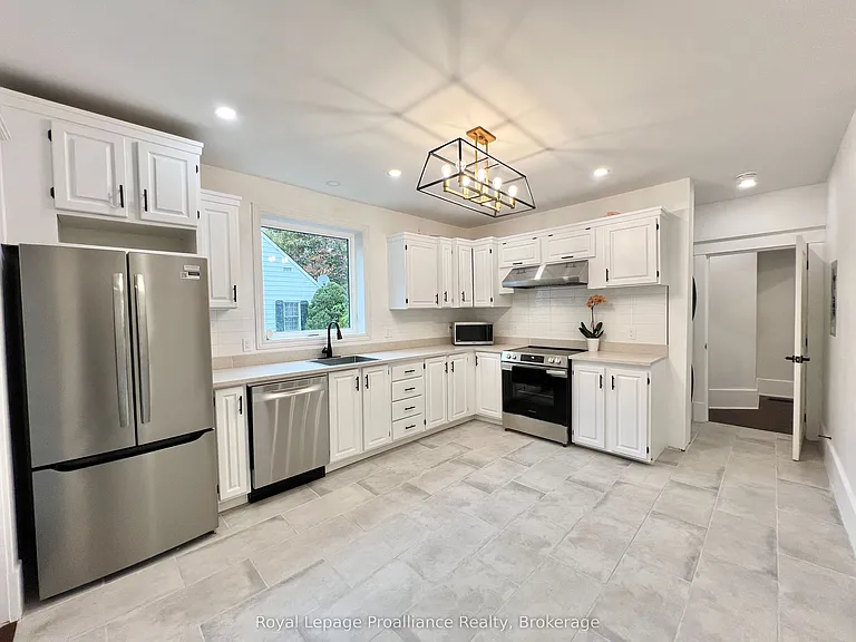 220 Foster Ave #B — Photo 4