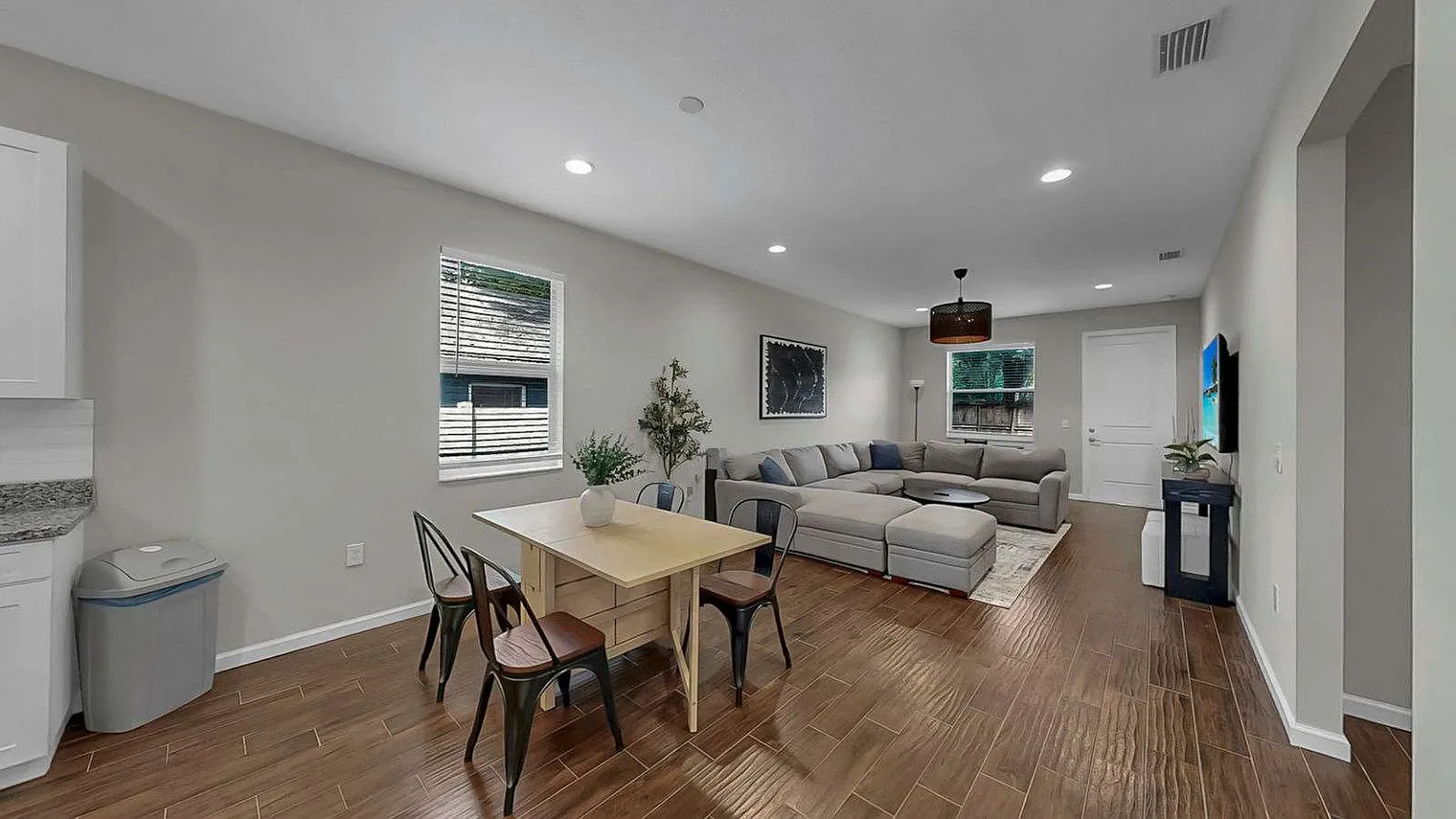 4 bed, 2.0 bath, 1614 sqft, $4,894 — Photo 4