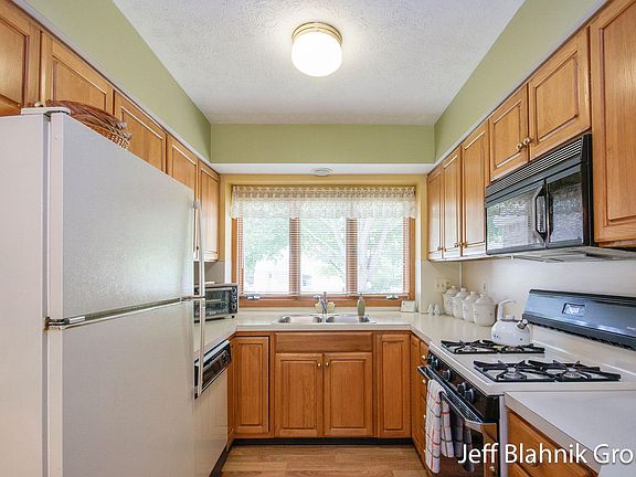 5th image of 11 Skyline Cir NW