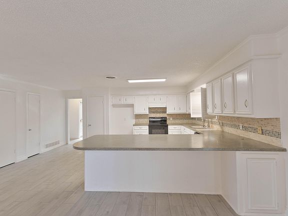 5th image of 5229 8th St