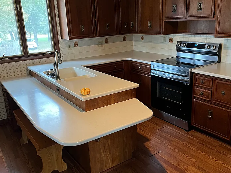 788 Clawson Ave — Photo 6