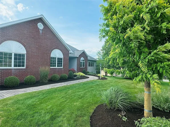 107 Mark Ct, Vestal, NY 13850