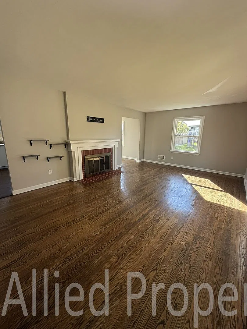 1094 Southern Hills Blvd — Photo 3