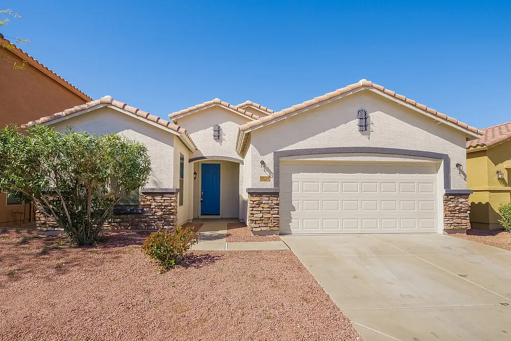 3 bed, 2.0 bath, 1702 sqft, $2,205 — Photo 1
