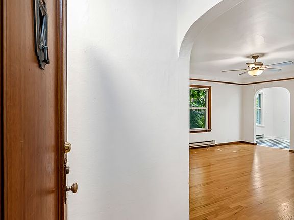 2nd image of 625 4th Ave W #627