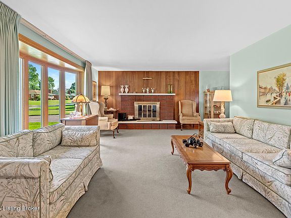 4th image of 1914 Meadowcreek Dr