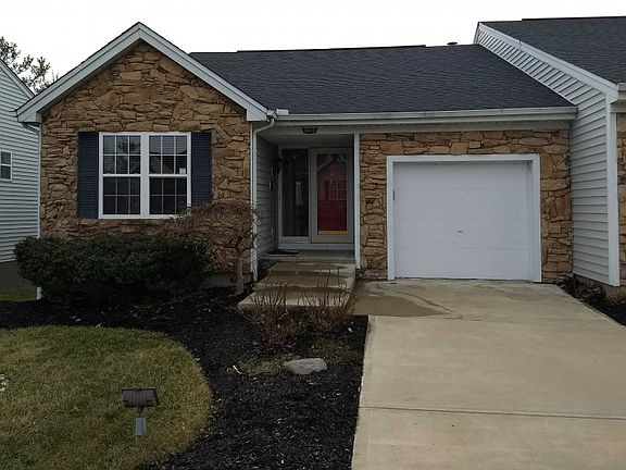 3rd image of 8493 Watersedge Dr