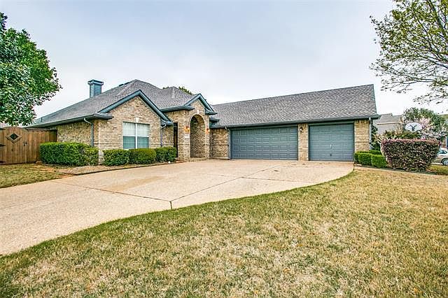 1st image of 300 Eagle Mountain Dr