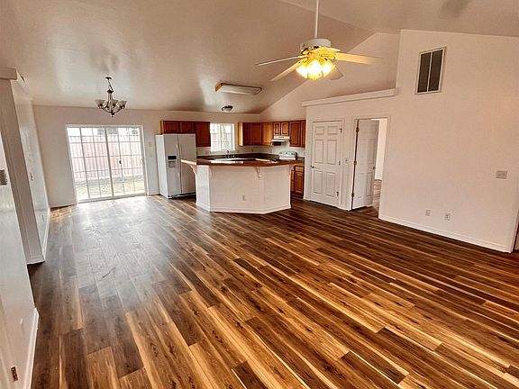 3rd image of 1532 Colonial Dr