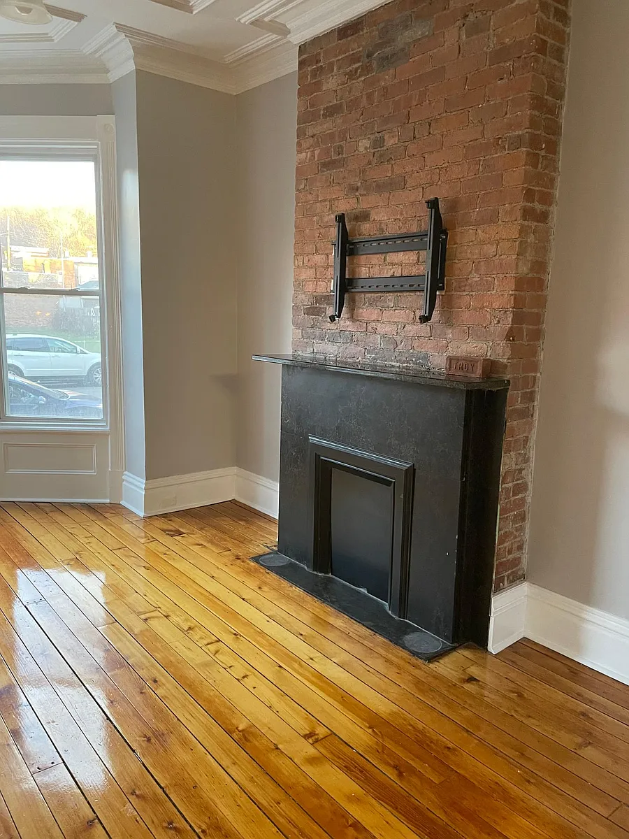 Building Photo - 335 3rd St #1