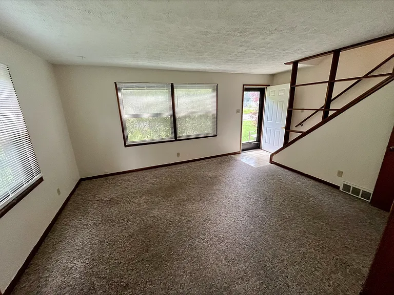 1141 Saxe Ave — Photo 4