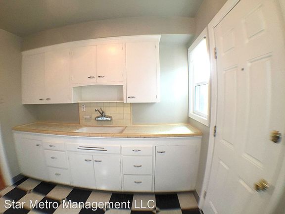 5th image of 1431 NE Shaver St APT 7
