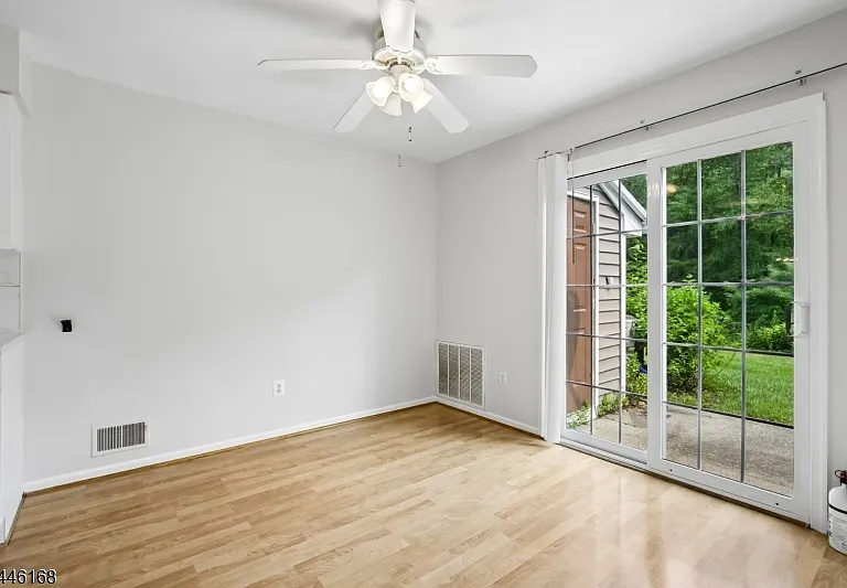 85 Laurelwood Ct — Photo 12
