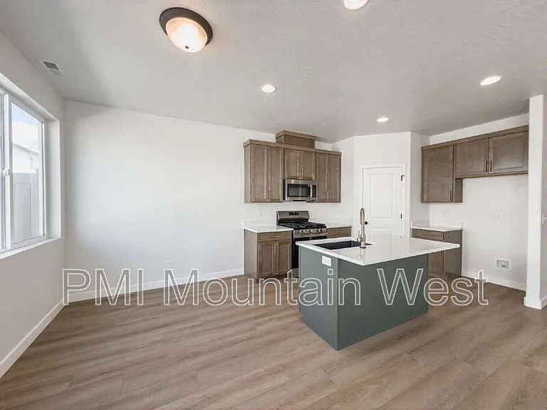 2606 N 2125 W — Photo 7
