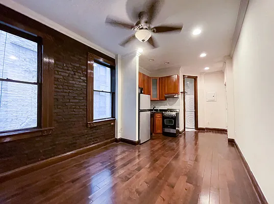 Rented by Kahen Properties | media 8