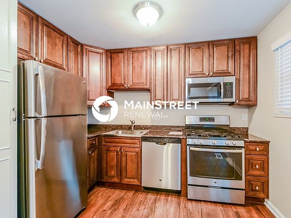 5th image of 35 Bernie Cir