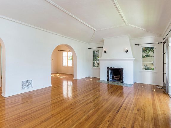 4th image of 9948 Robbins Dr APT 3