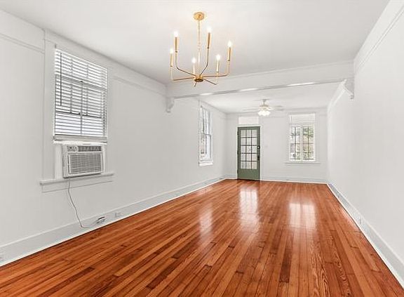 3rd image of 2814 Serantine St