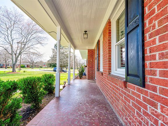 3rd image of 420 Stroud Rd